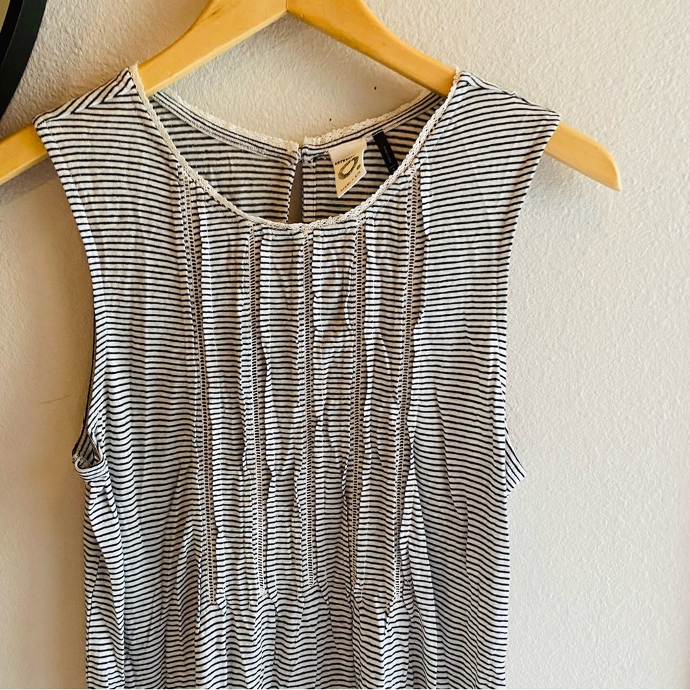⭐️ Anthropologie Akemi + Kin Pintucked Black White Stripe Sleeveless Tank Top - Picture 8 of 9